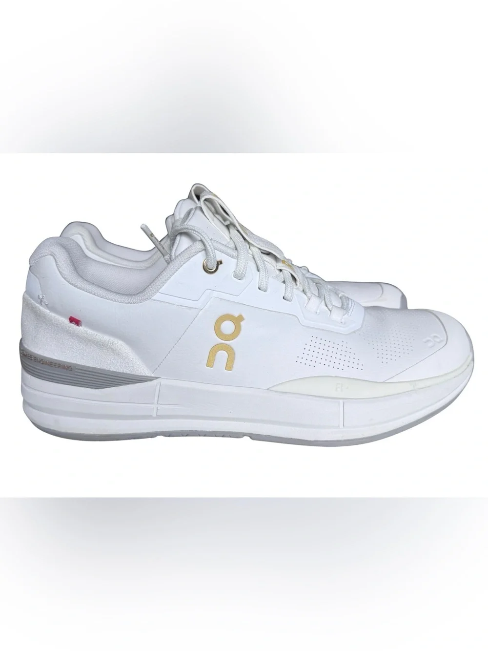 On THE ROGER Pro Ace Tennis Shoes Ivory Fog Gold Men’s Size 9 $220 Sneaker
